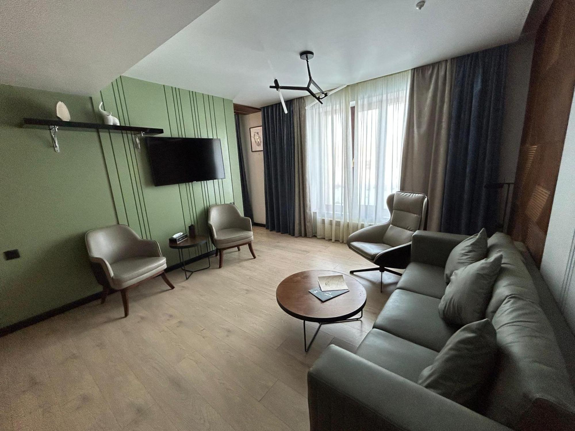Empire City Karagandi Kültér fotó